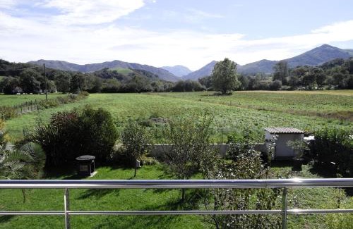 Saint-Jean-Pied-de-Port Apartment | Gîtes Jara et Mendia, Maison Eguzki-Lore, Saint-Jean-Pied-de-Port, Pays Basque