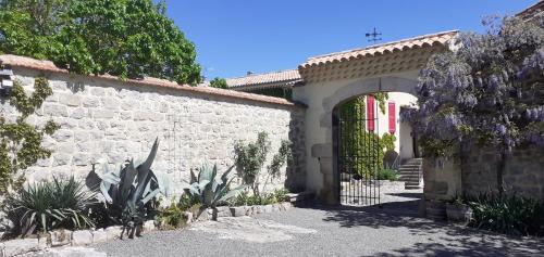 Joyeuse House | Gîtes la FENIERE, 110m2, 3 ch, charme, calme et nature, piscine chauffée, sud Ardèche