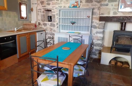Joyeuse House | Gîtes la FENIERE, 110m2, 3 ch, charme, calme et nature, piscine chauffée, sud Ardèche