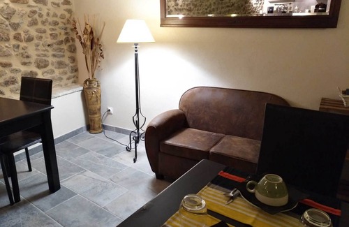 Saint-Jean-de-Valeriscle Apartment | Gîtes "Les terrasses" + room "La source" - 2 night stay