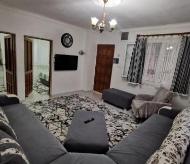 Gumuldur Apartment | Gümüldür sahile 40m DSİ ve TMO kamp yani, aile için uygun