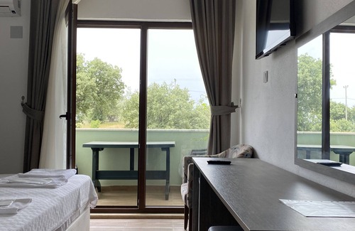 Ezine Hotel | Güneş Yönü Omay Otel
