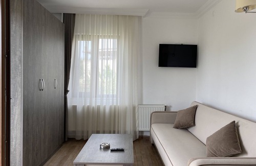Ezine Hotel | Güneş Yönü Omay Otel