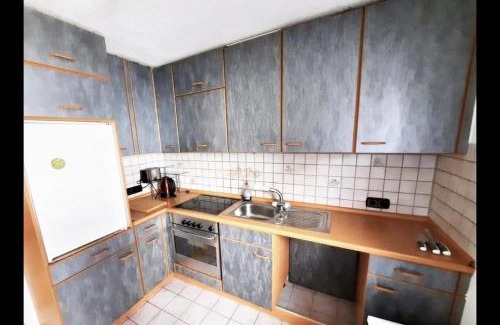 Sondelfingen Apartment | GÜNSTIGE Monteur Wohnung in Reutlingen Parkplatz, Smart TV, WiFi, Waschmaschine