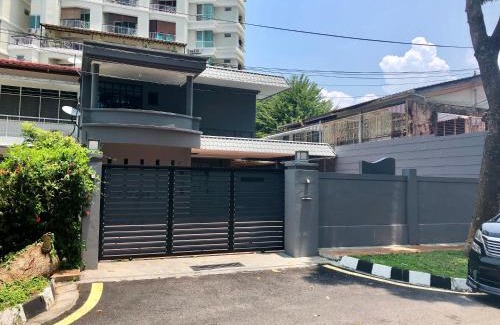 Tanjung Bungah Bed & Breakfast | G Beach Front Villa