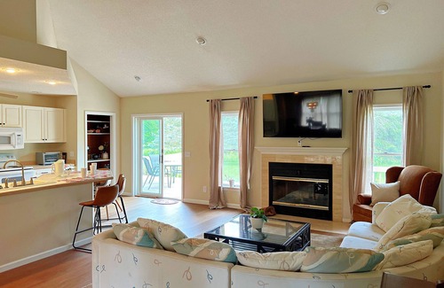 Mayville House | G Cookie's Mayville Getaway