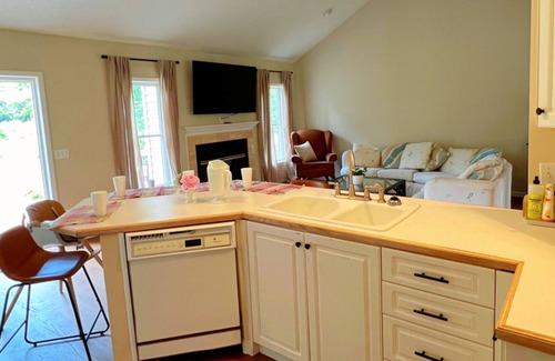 Mayville House | G Cookie's Mayville Getaway