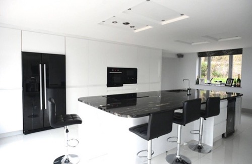Pill House | (G)STUNNING SUBSTANTIAL HOUSE IN EXCLUSIVE LOCATION