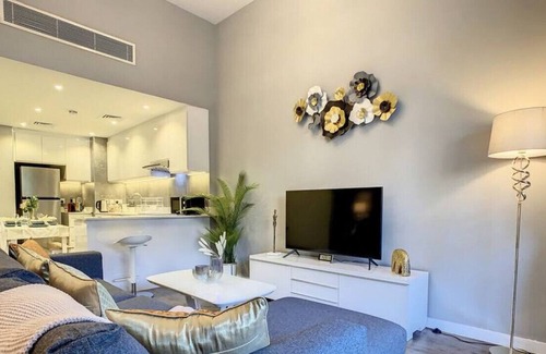 Motor City Apartment | G04 Dickens Circus 1 · Stylish Studio Apartment in Motor City