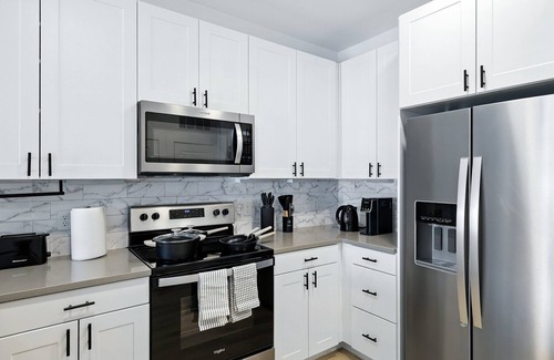 Fort Worth Condo | G05 Cozy & Stylish 1BD Near Stockyards Resort Style Amenities, Golf Sim