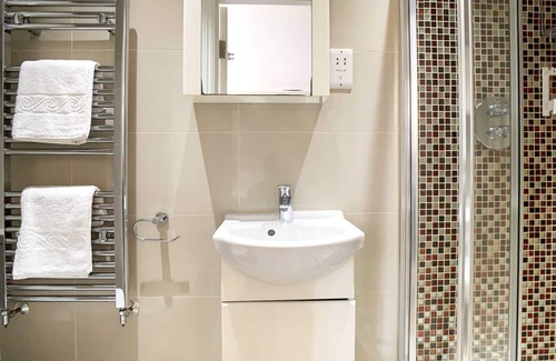 Tachbrook Apartment | G12s - Gem Penthouse flat in the heart of Victoria