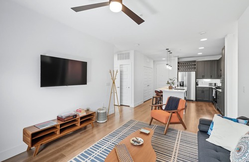 Downtown Fort Worth Condo | G336 Luxury Living DT Forth Worth 2BD2B Condo, Resort Style Amenities, Golf Sim
