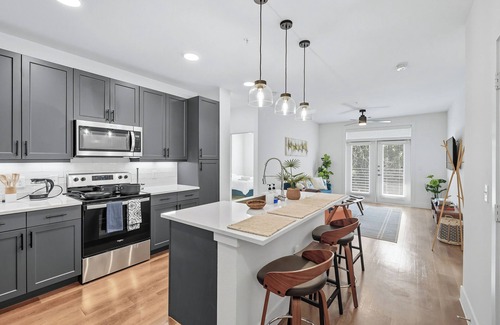 Downtown Fort Worth Condo | G336 Luxury Living DT Forth Worth 2BD2B Condo, Resort Style Amenities, Golf Sim