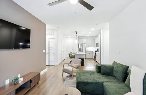 Fort Worth Condo | G36 Luxury Living DT Fort Worth 2B2B Resort Style Amenities, Golf Sim