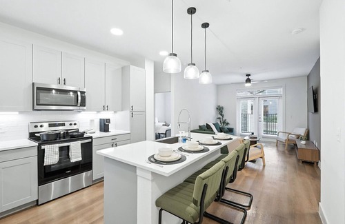 Fort Worth Condo | G36 Luxury Living DT Fort Worth 2B2B Resort Style Amenities, Golf Sim