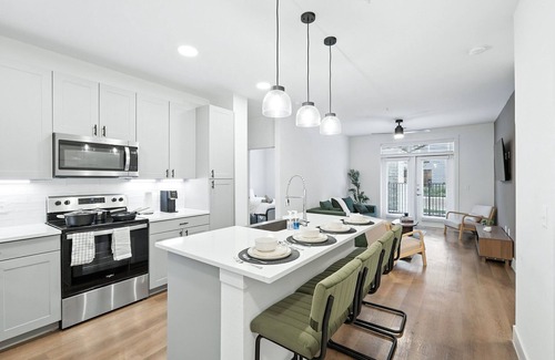 Fort Worth Condo | G68 Luxury Living DT Fort Worth 2B2B, Resort Style Amenities, Golf Sim