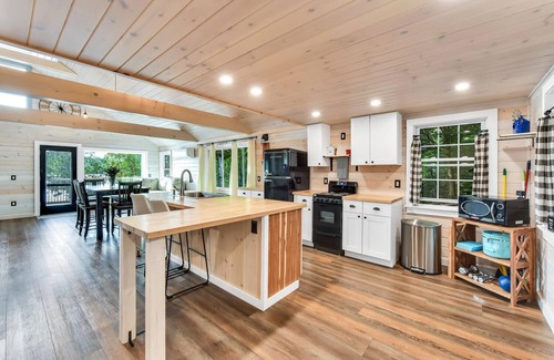 Belgrade Cabin | Gables End Escape Lakefront Dock Kayaks