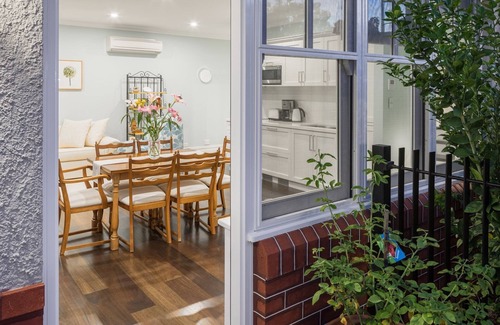 Mount Lawley House | Gables on the Park - Grand Home Stay