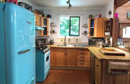 Regional District of Nanaimo House | Gabriola cottage with gorgeous garden near ocean