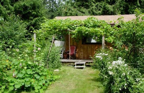 Regional District of Nanaimo House | Gabriola cottage with gorgeous garden near ocean