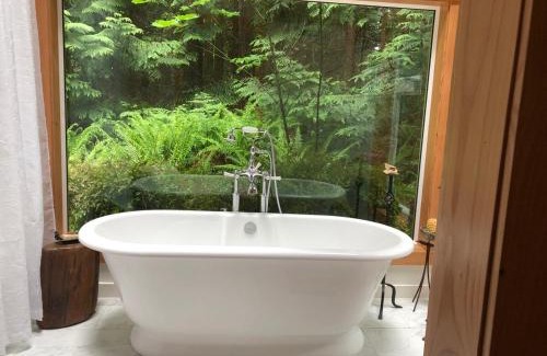 Regional District of Nanaimo House | Gabriola cottage with gorgeous garden near ocean