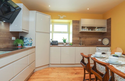 Beaumaris Cottage | GADLYS HOUSE - BEAU VIEW, family friendly in Beaumaris