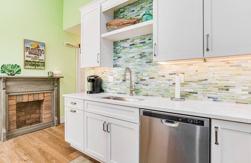 Old East Hill Cottage | Gadsden Hideaway: Historic Downtown Luxury in East Hill Preservation District