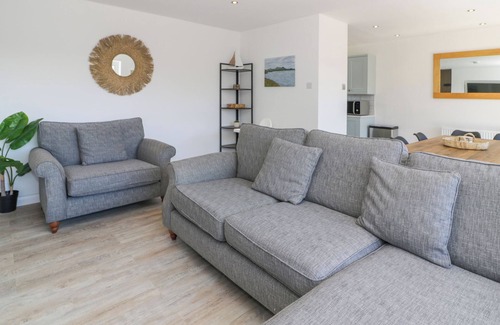 Morfa Bychan Cottage | GAGA AR Y TRAETH, pet friendly, with a garden in Morfa Bychan