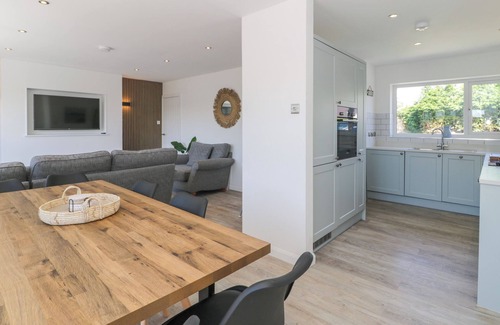 Morfa Bychan Cottage | GAGA AR Y TRAETH, pet friendly, with a garden in Morfa Bychan