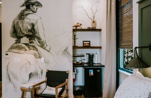 Wimberley Hotel | Gaines Ranch on the Square | Rancher’s Rest | King Bed Suite | Wimberley