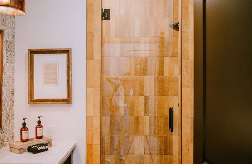 Wimberley Hotel | Gaines Ranch on the Square | The Lazy Spur Suite | 2 Queen Beds | Wimberley