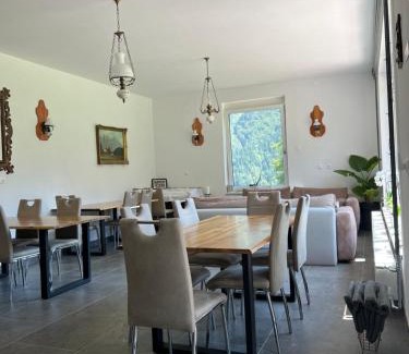 Luce House | Gaj pod brezami