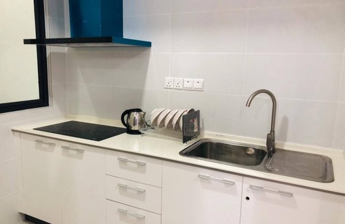 Kuching Apartment | Gala Trendy 2BR APT Infinity Pool w/Private Parking - Supermarket/restaurants
