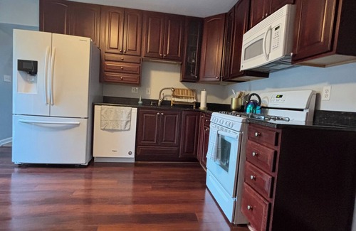 Aurora House | Galactic Oasis Wonderful 5 bedroom theme home, Wi-Fi, king beds and smart tvs