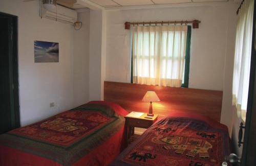 Bahia de la Academia Bed & Breakfast | Galapagos Chalet