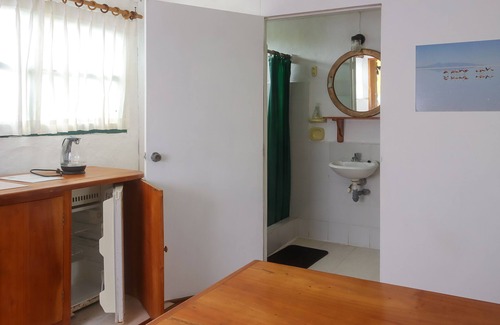 Bahia de la Academia Ski Chalet | Galapagos Chalet: Your Island Home