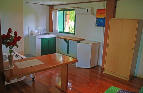 Bahia de la Academia Ski Chalet | Galapagos Chalet: Your Island Home
