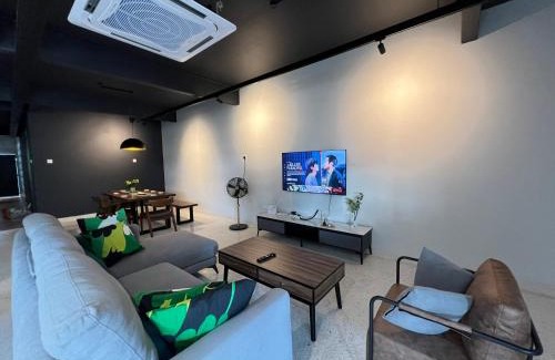 Kampung Alor Akar House | Galaria 4BR 17Pax NearTC, DinosaurLand, PS4, Netflix
