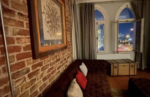 Pera Apartment | Galatada Muhteşem Tarihi Daire