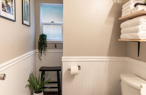 Geneva House | Galbraith Getaway: Lush & Cozy + Backyard trail access