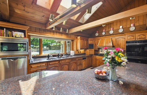The Galena Territory House | Galena Getaway w/Hot Tub, Home Theater & More!