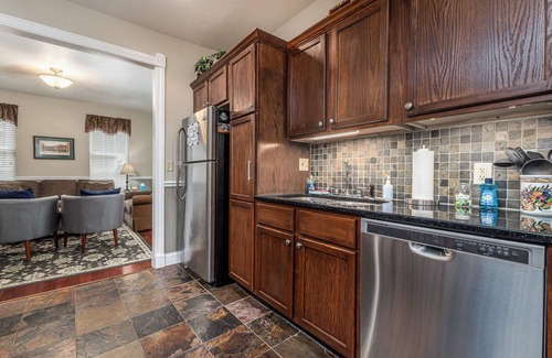 Galena House | Galena Summer Spot on Prospect St! Walk to Downtown - Free Street Parking!