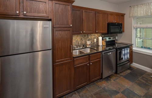 Galena House | Galena Summer Spot on Prospect St! Walk to Downtown - Free Street Parking!