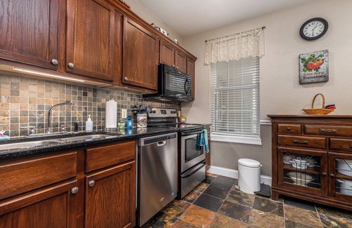 Galena House | Galena Summer Spot on Prospect St! Walk to Downtown - Free Street Parking!