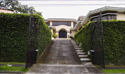 Guachipelin House | Galeon House