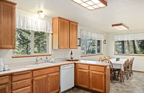 Galice Cabin | Galice Lodge House on the scenic Rogue River