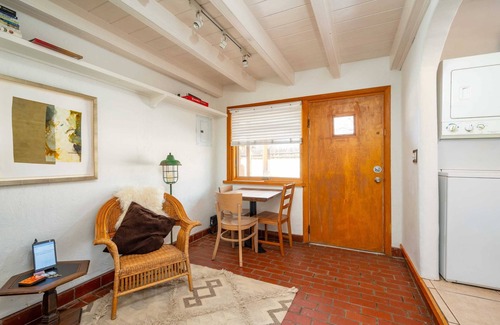 South Capitol House | Galisteo Getaway- Courtyard | Near Railyard | 1BR