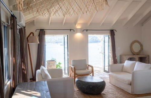 Freemans Bay Apartment | Galleon Beach 2 Bedroom Cottages