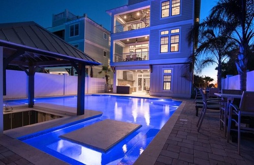 Crystal Beach House | Galleon Retreat · Resort Pool w/Cabana Bar, Game Room, Rooftop Deck