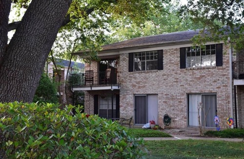 Woodlake - Briar Meadow Apartment | Galleria Area Apt Long and Short Rentals Available